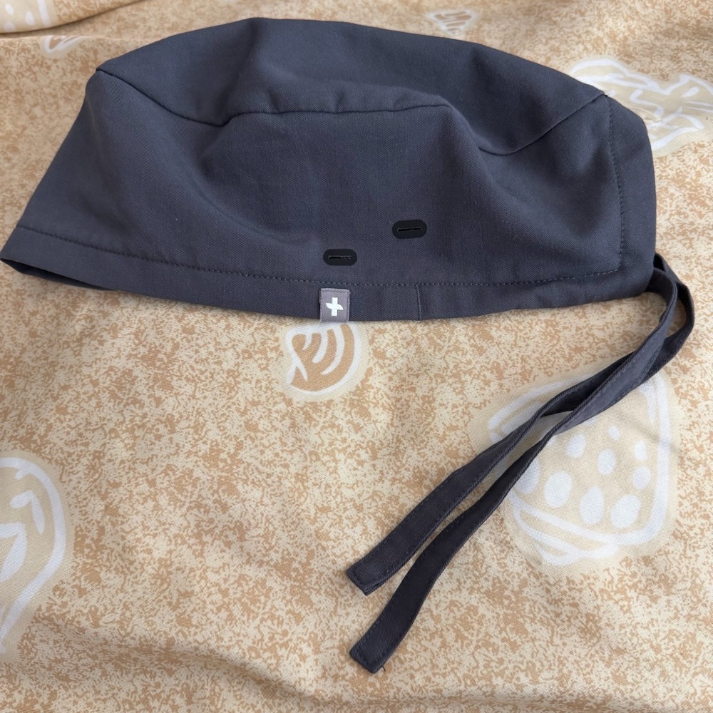 FIGS Modern Scrub Cap with Buttonholes Charcoal 3399